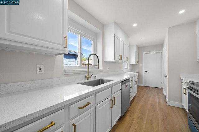 9814 Springfield St, Oakland, CA 94603