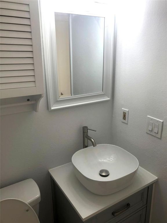 Image 11 of property listing at 1015 GAMMAGE POINT, Oviedo, FL 32765