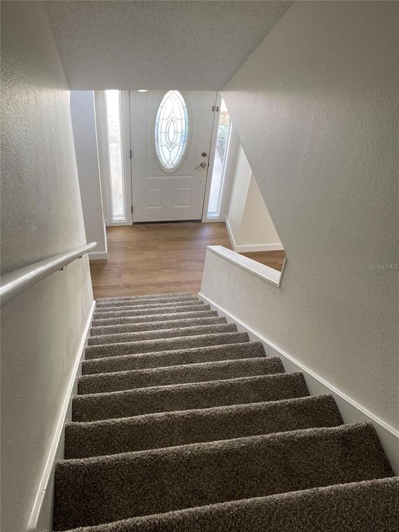 Image 12 of property listing at 1015 GAMMAGE POINT, Oviedo, FL 32765