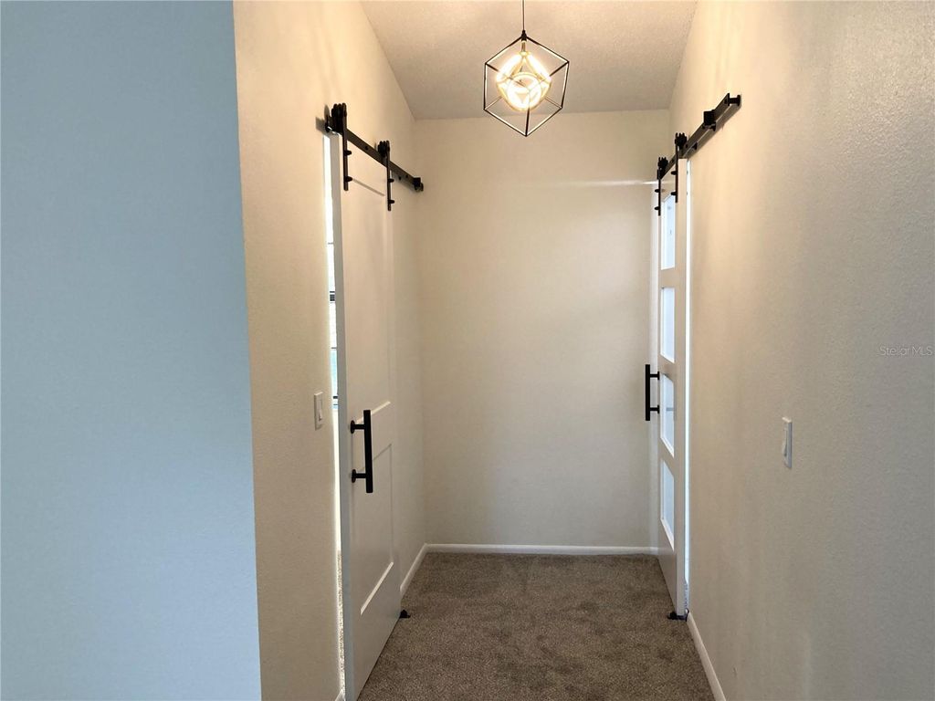 Image 15 of property listing at 1015 GAMMAGE POINT, Oviedo, FL 32765