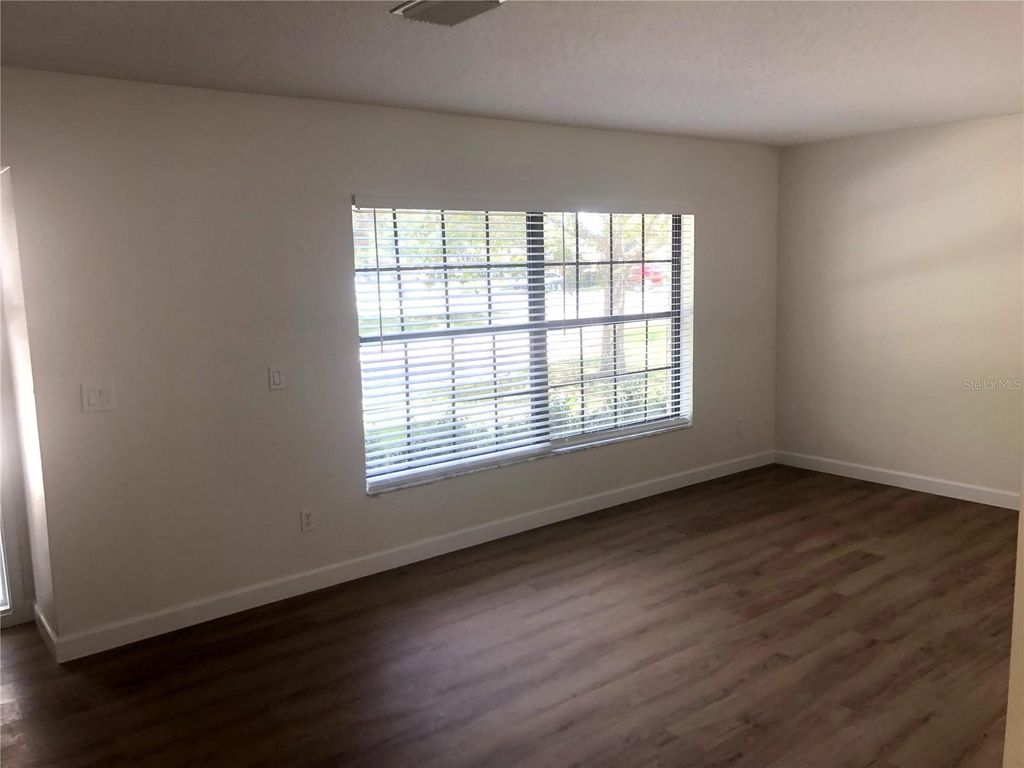 Image 4 of property listing at 1015 GAMMAGE POINT, Oviedo, FL 32765