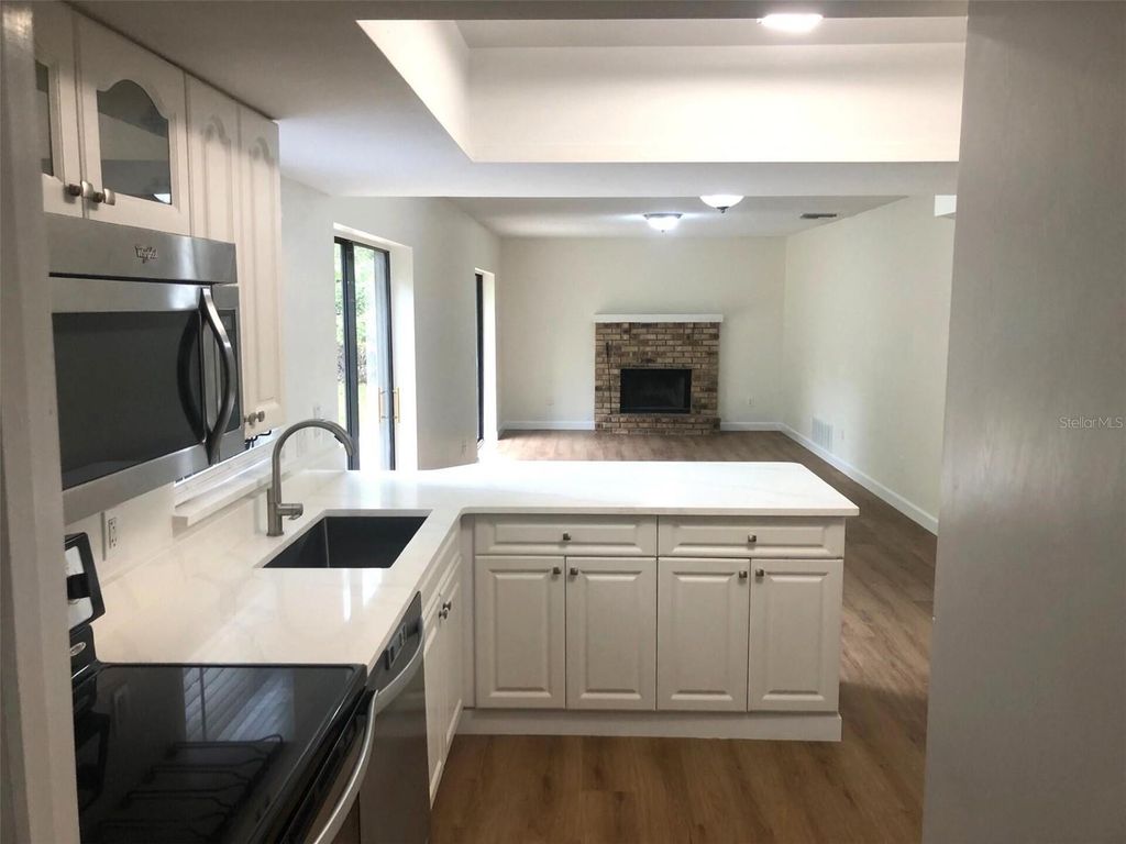 Image 10 of property listing at 1015 GAMMAGE POINT, Oviedo, FL 32765