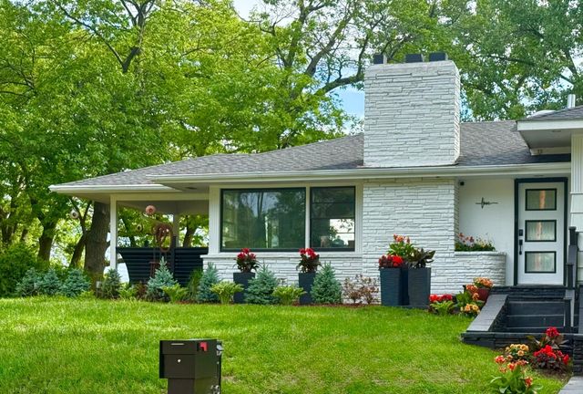 19860 Cottagewood Road, Deephaven, MN 55331