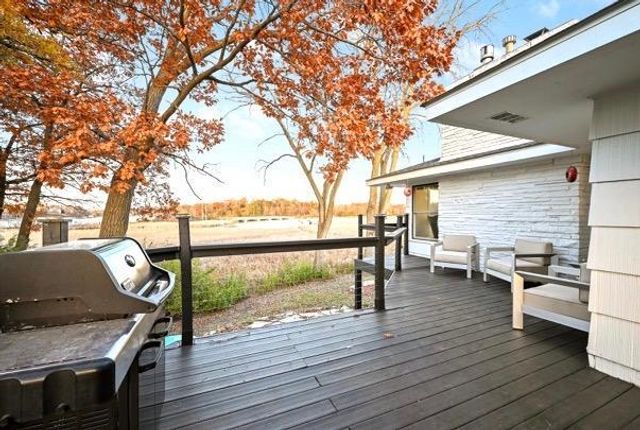 19860 Cottagewood Road, Deephaven, MN 55331