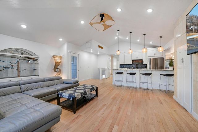 19860 Cottagewood Road, Deephaven, MN 55331