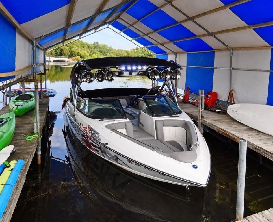 19860 Cottagewood Road, Deephaven, MN 55331