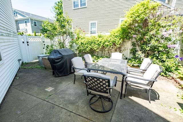 19 Faxon St F, Newton, MA 02458