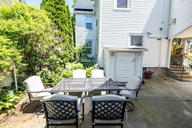 19 Faxon St F, Newton, MA 02458