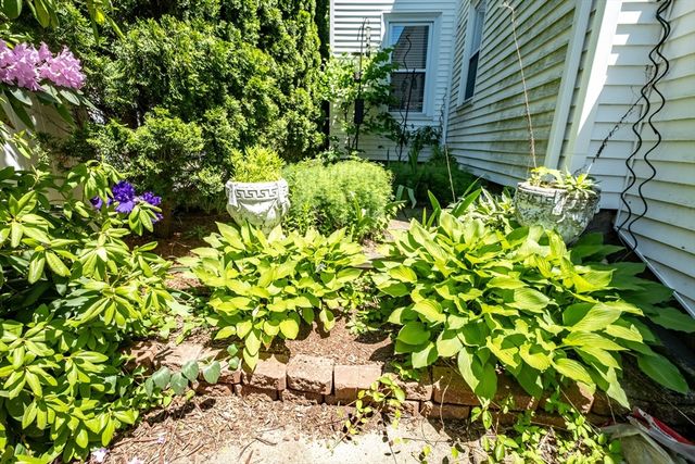 19 Faxon St F, Newton, MA 02458