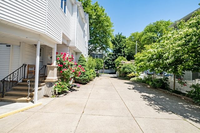 19 Faxon St F, Newton, MA 02458