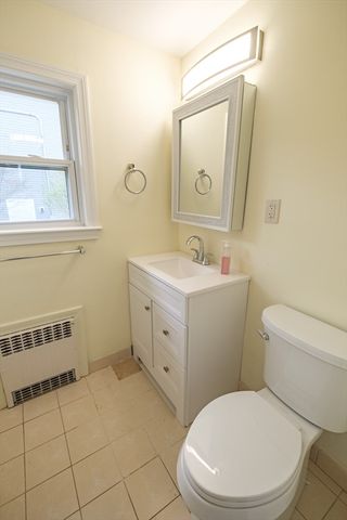 19 Faxon St F, Newton, MA 02458