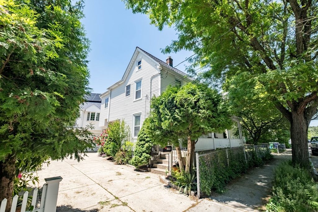 19 Faxon St F, Newton, MA 02458