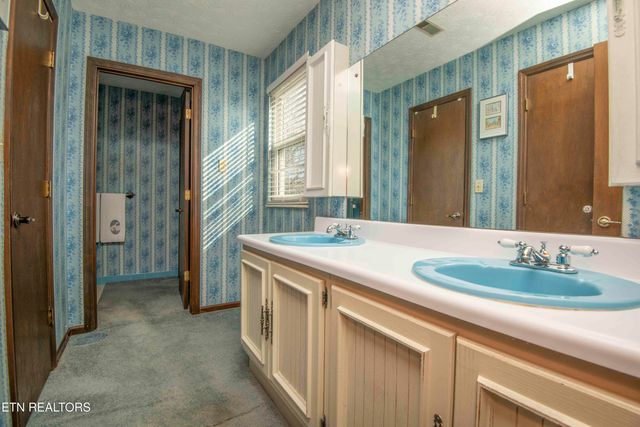 1702 Winding Ridge Tr, Knoxville, TN 37922