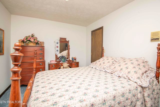 1702 Winding Ridge Tr, Knoxville, TN 37922