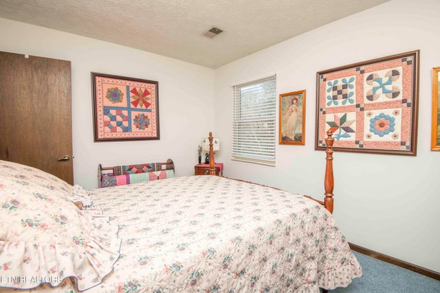 1702 Winding Ridge Tr, Knoxville, TN 37922