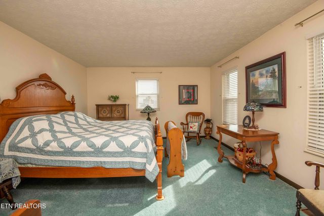 1702 Winding Ridge Tr, Knoxville, TN 37922