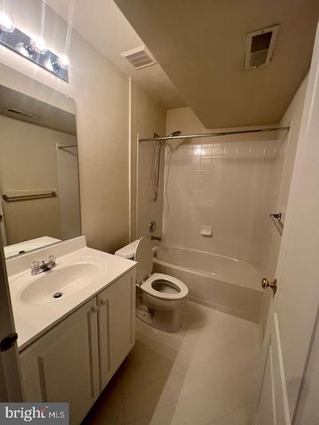 22106 FAIR GARDEN LN, Clarksburg, MD 20871