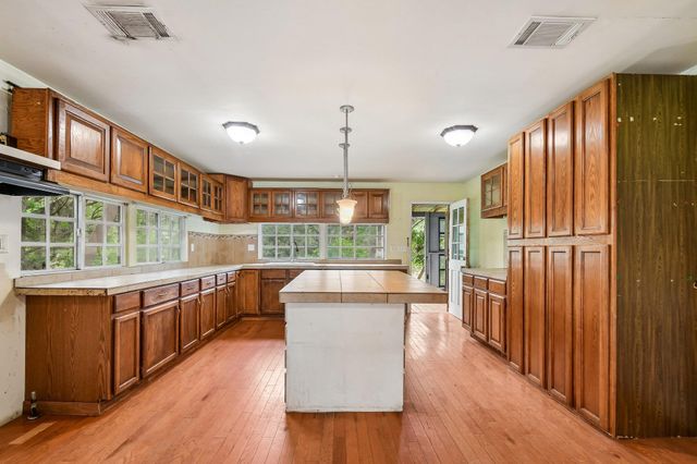 116 Hart LN, Cedar Creek, TX 78612