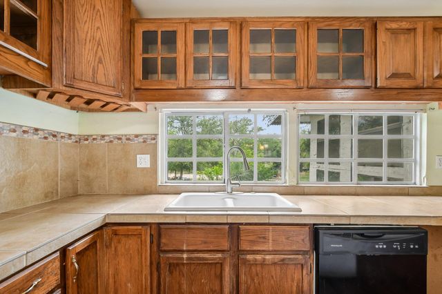 116 Hart LN, Cedar Creek, TX 78612