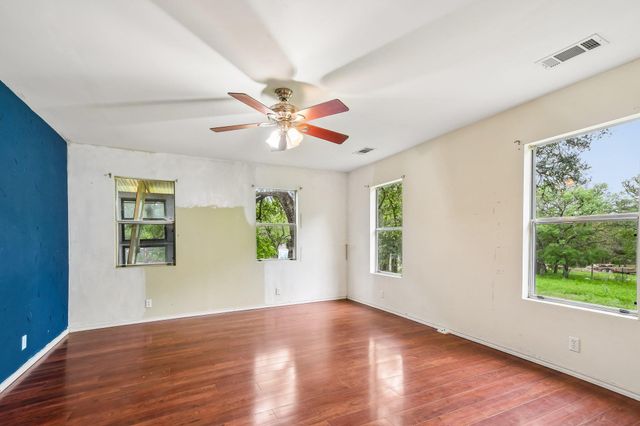 116 Hart LN, Cedar Creek, TX 78612