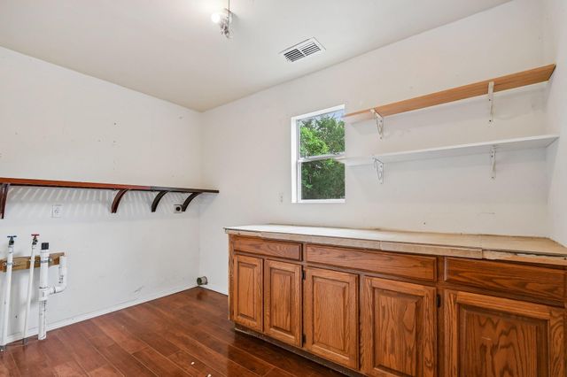 116 Hart LN, Cedar Creek, TX 78612