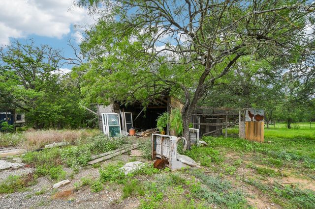 116 Hart LN, Cedar Creek, TX 78612