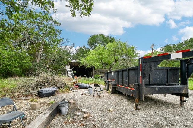 116 Hart LN, Cedar Creek, TX 78612