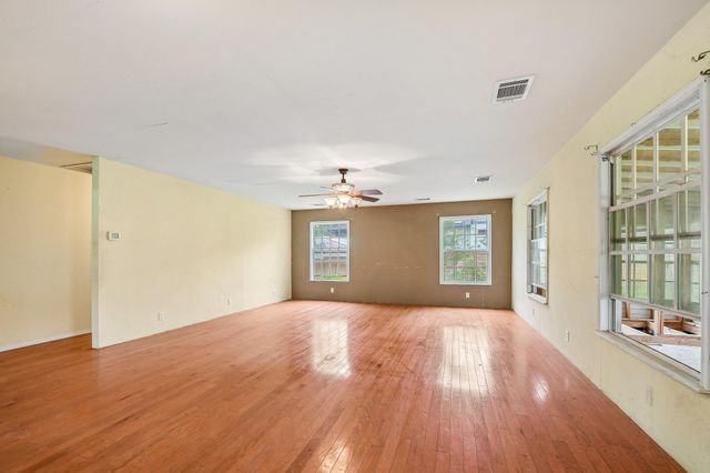 116 Hart LN, Cedar Creek, TX 78612