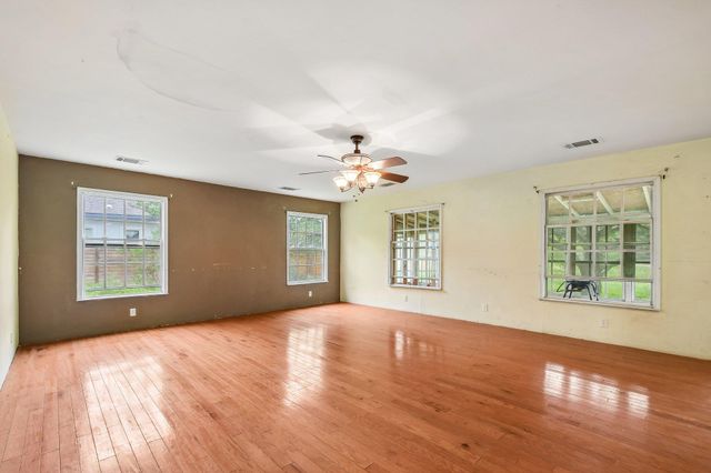 116 Hart LN, Cedar Creek, TX 78612