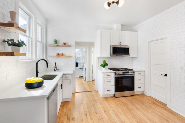 1580 Florence Avenue, Evanston, IL 60201