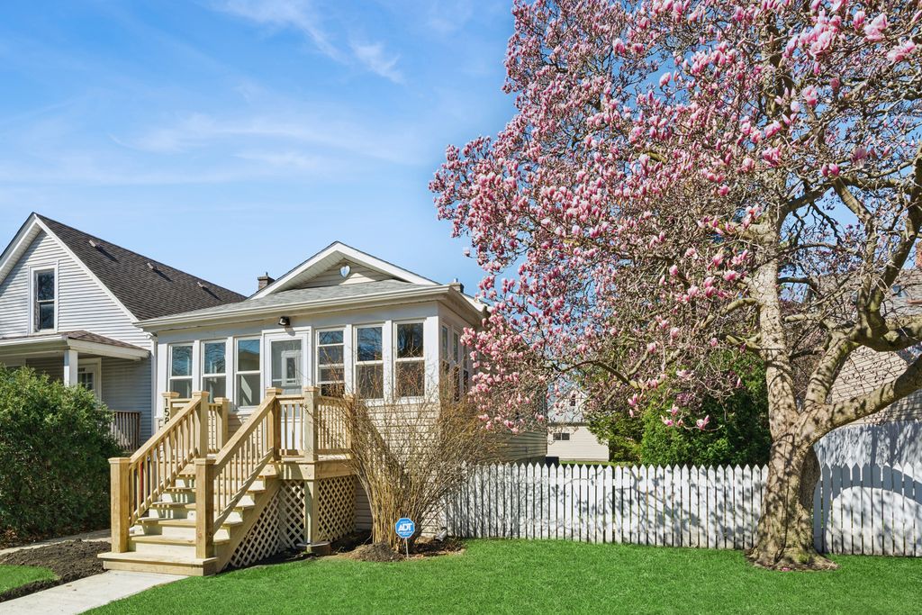 1580 Florence Avenue, Evanston, IL 60201