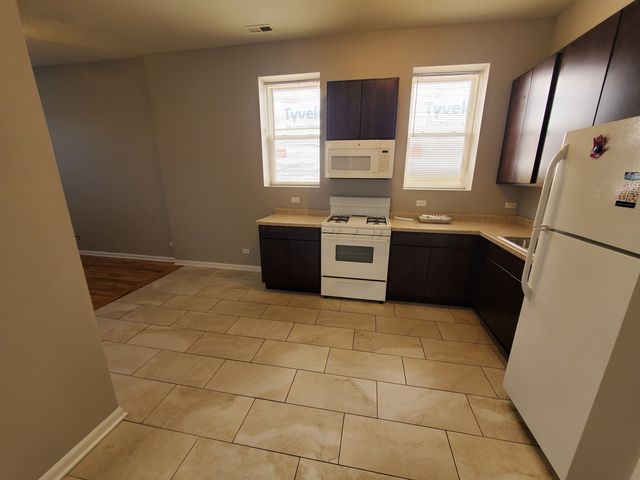 1532 W 18th Place 2R, Chicago, IL 60608
