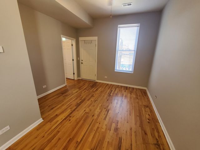 1532 W 18th Place 2R, Chicago, IL 60608