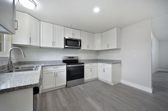 5040 34th St, Sacramento, CA 95820