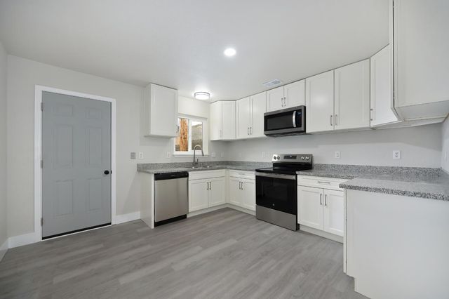 5040 34th St, Sacramento, CA 95820