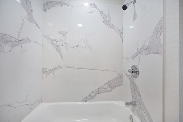 5040 34th St, Sacramento, CA 95820