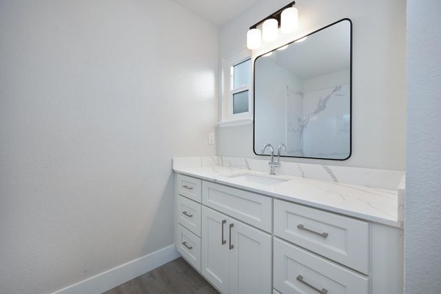 5040 34th St, Sacramento, CA 95820