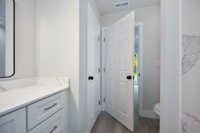 5040 34th St, Sacramento, CA 95820