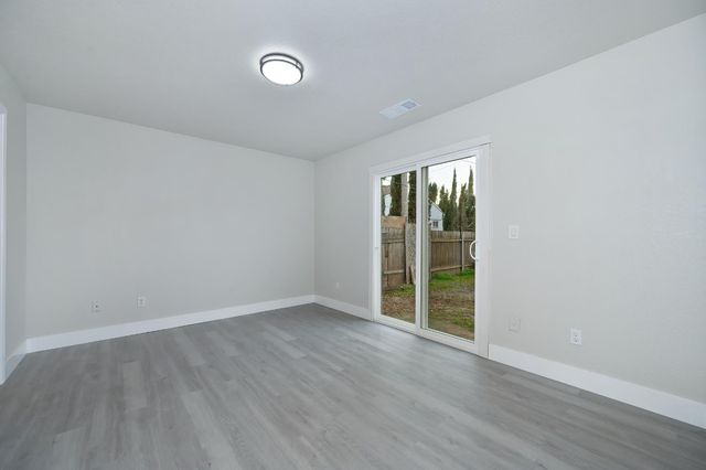 5040 34th St, Sacramento, CA 95820