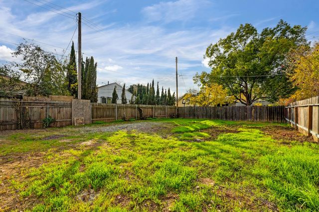 5040 34th St, Sacramento, CA 95820