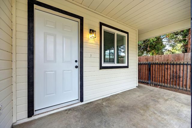 5040 34th St, Sacramento, CA 95820