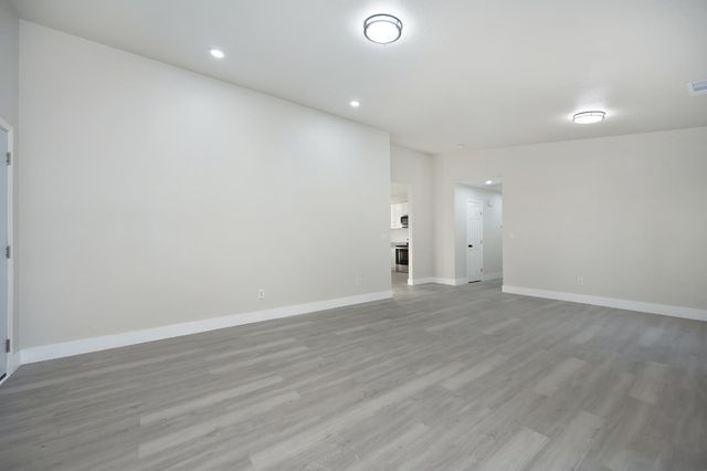 5040 34th St, Sacramento, CA 95820