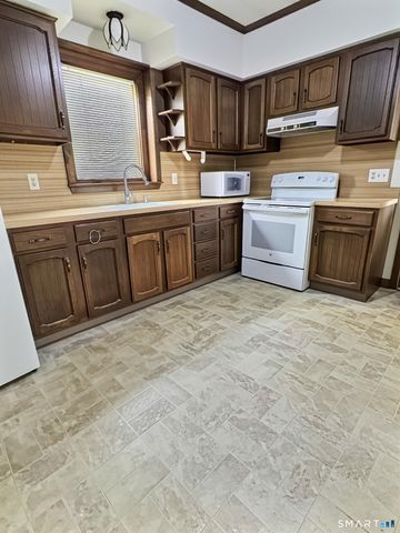 290 Wakelee Avenue 1st floor, Ansonia, CT 06401
