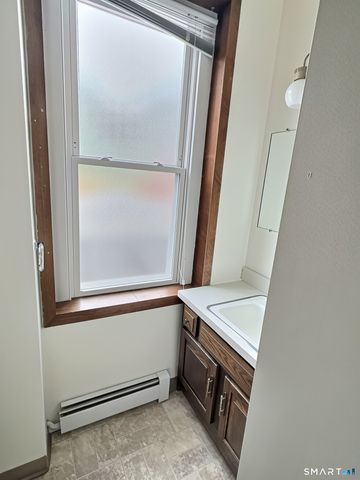 290 Wakelee Avenue 1st floor, Ansonia, CT 06401