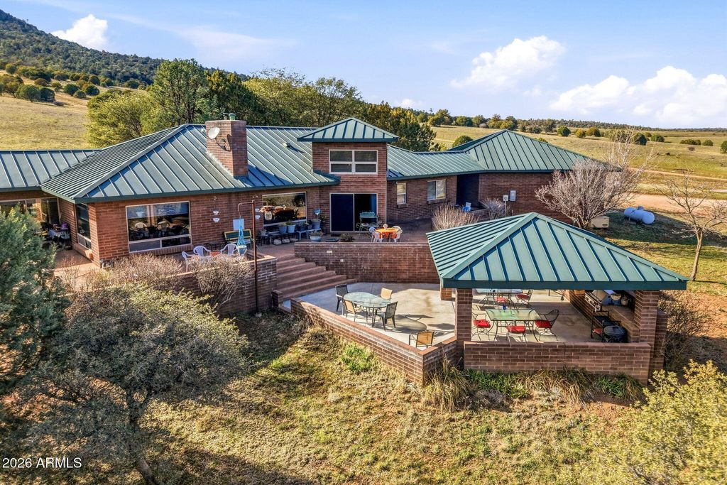 133 S MULE TRACK Road, Young, AZ 85554