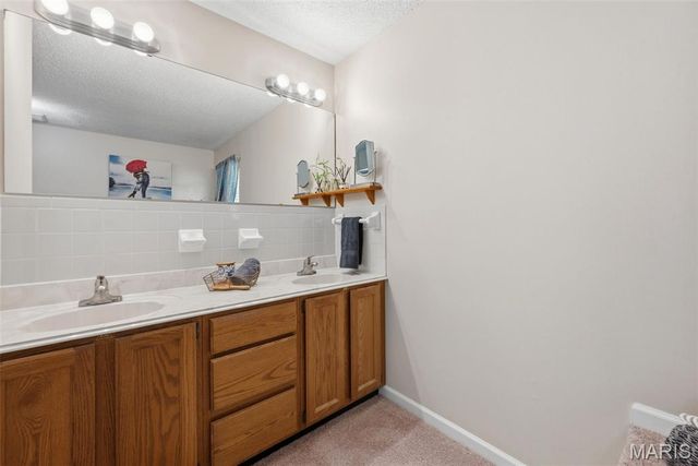 1296 Robertridge Drive, St Charles, MO 63304