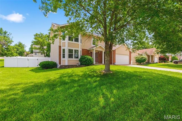 1296 Robertridge Drive, St Charles, MO 63304