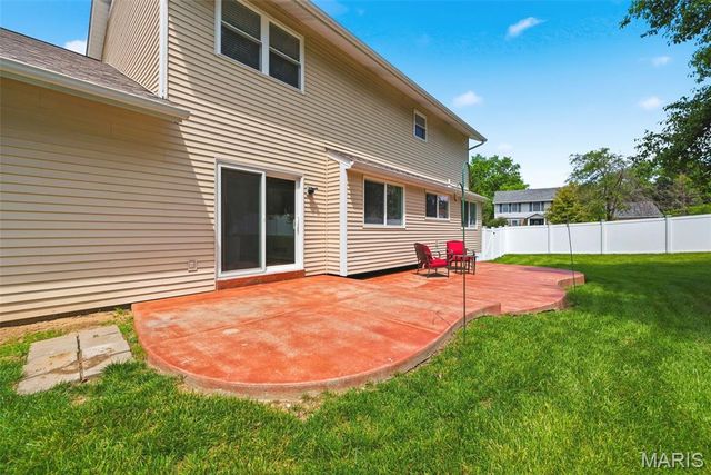 1296 Robertridge Drive, St Charles, MO 63304