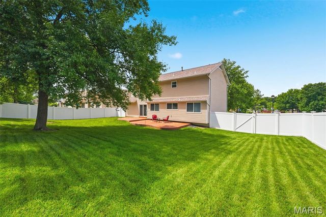 1296 Robertridge Drive, St Charles, MO 63304