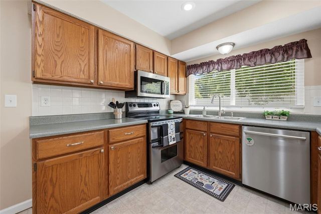 1296 Robertridge Drive, St Charles, MO 63304